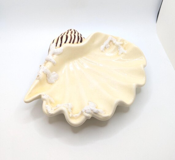 Vintage 1960s Cream Ceramic Seashell Dish Vintage 1960s Cream Ceramic Seashell Dish
