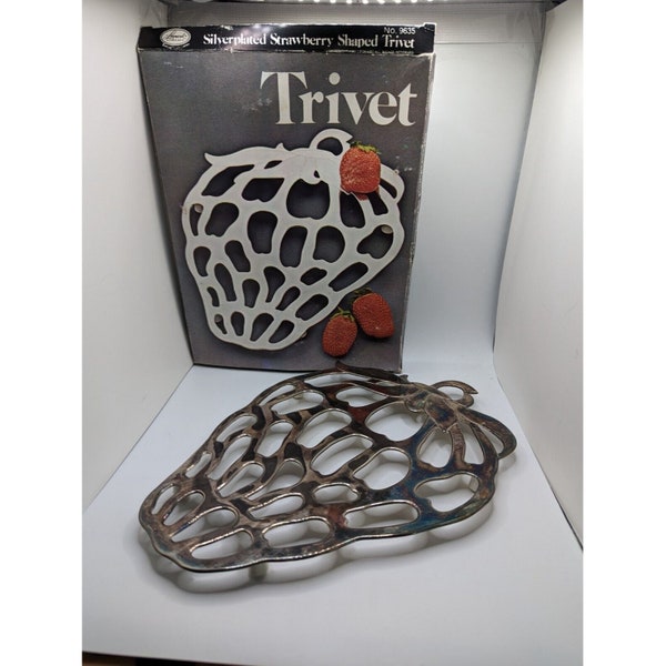 NIB Vintage Leonard Silver Plate Strawberry Shaped Trivet NOS Patina Quirky Italy Kitchenware Hotplate Fruit Gift for Her Wall Decoration
