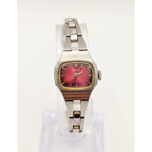 Vintage 1990s Seiko Red/maroon Dial Womens Manual Watch  display picture 3