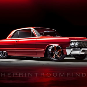 Puede incluir: Un Chevrolet Impala rojo clásico de 1964 con detalles blancos, molduras cromadas y ruedas grandes. El coche está fotografiado sobre un fondo rojo oscuro.