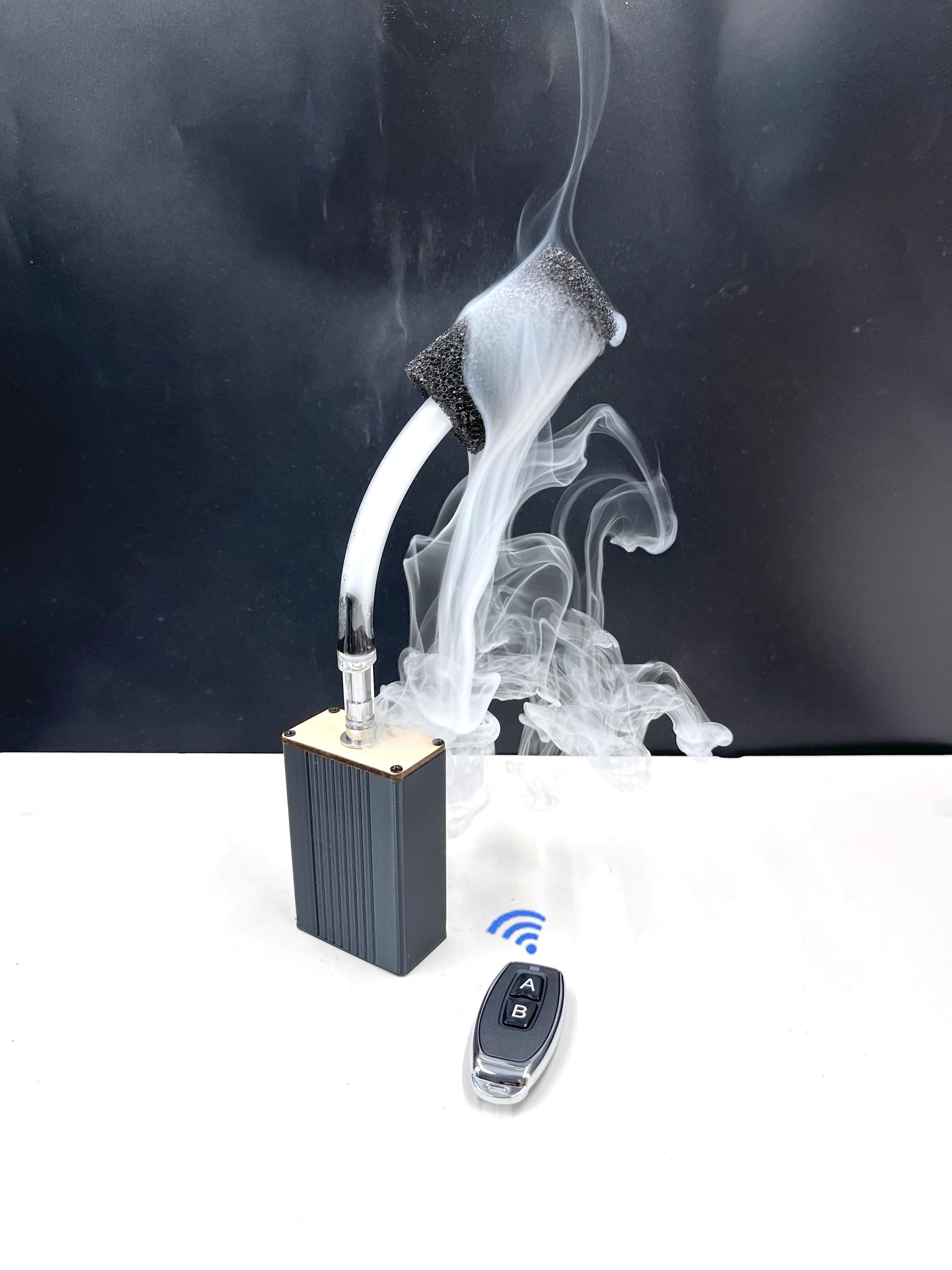 Portable Small Fog Machine Handheld Smoke Machine for Party Photography Indoor Smoke Machine Fog Fluid Juice