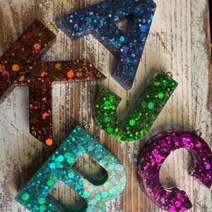 Llavero con letras personalizadas y purpurina gruesa