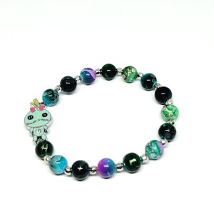 Pulsera elástica con dijes de cuentas Scrump