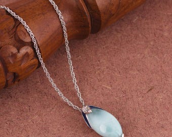 Collar con colgante de hoja de larimar marquesa, cadena retorcida de plata de ley, joyería bohemia playera.