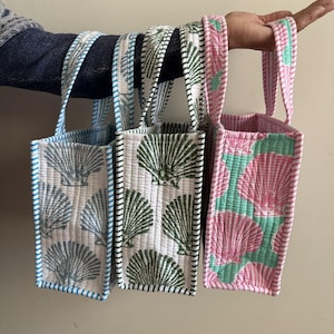Mini bolsa de algodón acolchada hecha a mano / Bolsa de almuerzo con estampado de bloques / Bolsa de transporte pequeña reutilizable y ecológica