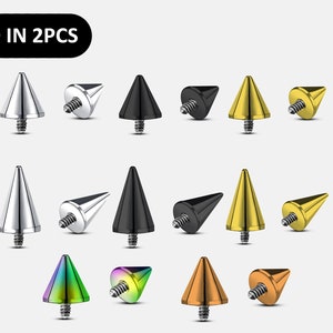 Può includere: Un set di 12 pezzi di gioielleria per il corpo appuntiti a forma di cono in vari colori, tra cui argento, nero, oro, arcobaleno e rame. I pezzi di gioielleria sono venduti in coppia, con sei colori diversi. VENDUTO IN 2 PEZZI.