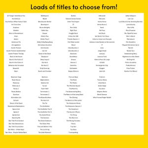 Puede incluir: Un fondo amarillo con el texto "Loads of titles to choose from!" y una lista de t&iacute;tulos de pel&iacute;culas. Los t&iacute;tulos incluyen "Aladdin", "Grease", "Jurassic Park" y "Star Wars".