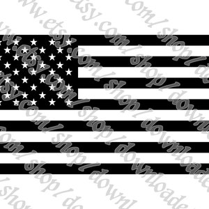 Könnte beinhalten: Schwarz-weißes Design der amerikanischen Flagge. Die Flagge hat 13 horizontale Streifen, die sich abwechselnd in Schwarz und Weiß abwechseln, und ein blaues Feld mit 50 weißen Sternen in der oberen linken Ecke.