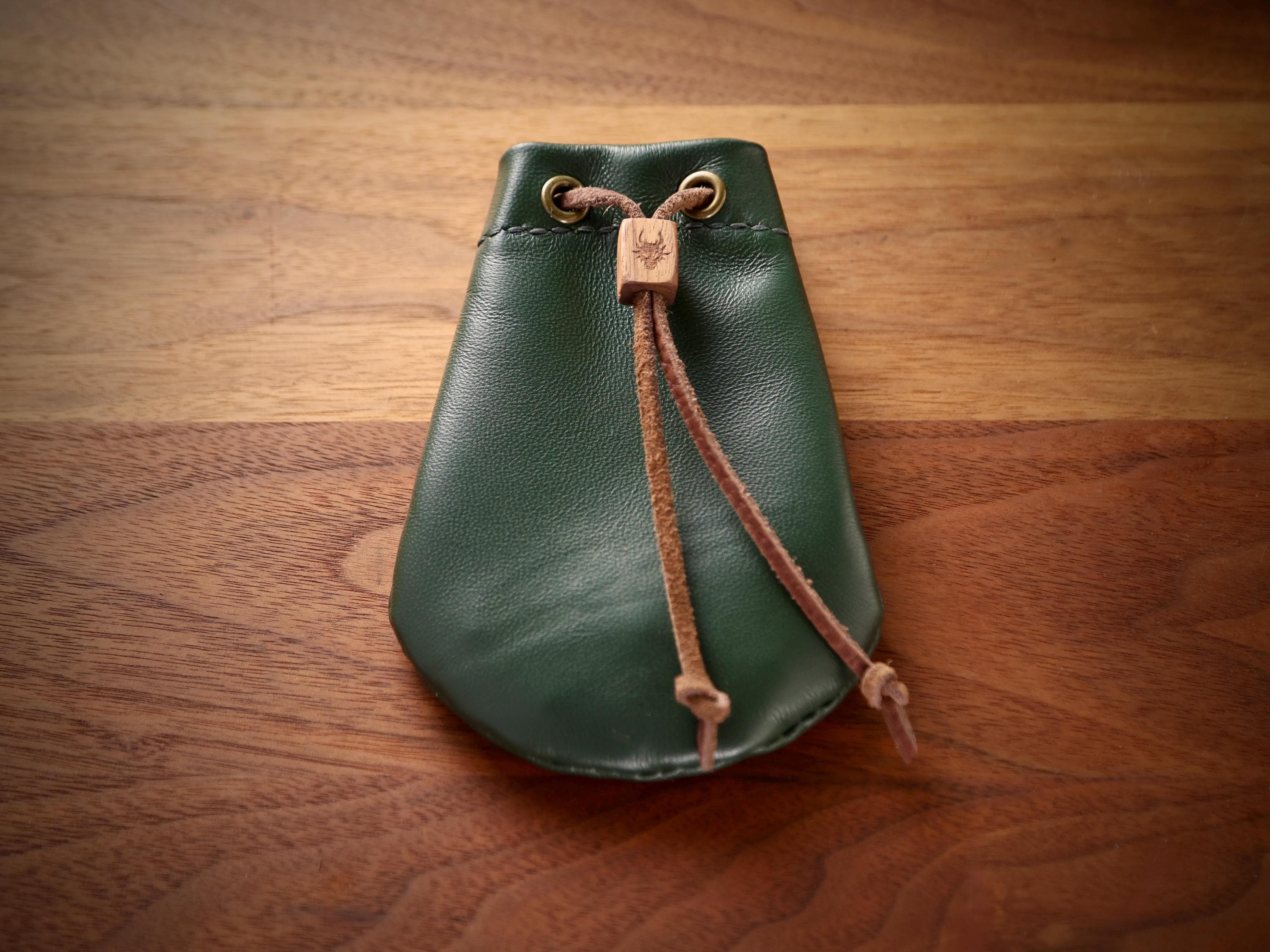 【Scye サイ】 SOFT LEATHER DRAWSTRING BAG Scye サイ】 SOFT LEATHER DRAWSTRING BAG - LIGHT BEIGE / PARK