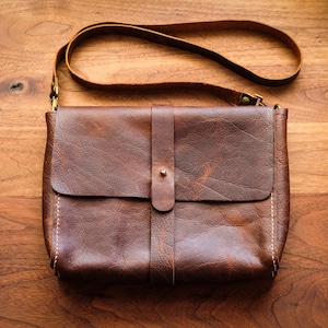 Handmade Leather Dice Tray Tote, Leather Bag, great gift for gamers and fans of Dungeons and Dragons, Pathfinder, or any TTRPG.
