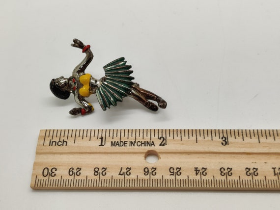 Dancing Hula Girl Novelty Brooch - image 9