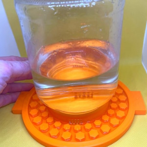 Bee Waterer: Pollinator Hydration Station - Garden Accessory