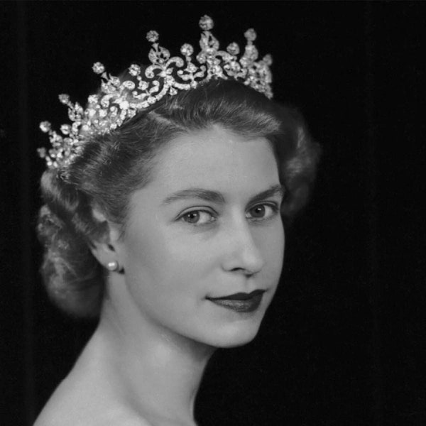 Her Royal Majesty Queen Elizabeth II Monarch of England Portrait Picture Poster Photo Print Poster