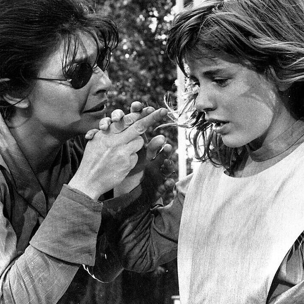 Anne Bancroft & Patty Duke in Classic Movie THE MIRACLE WORKER Picture Poster Photo Print