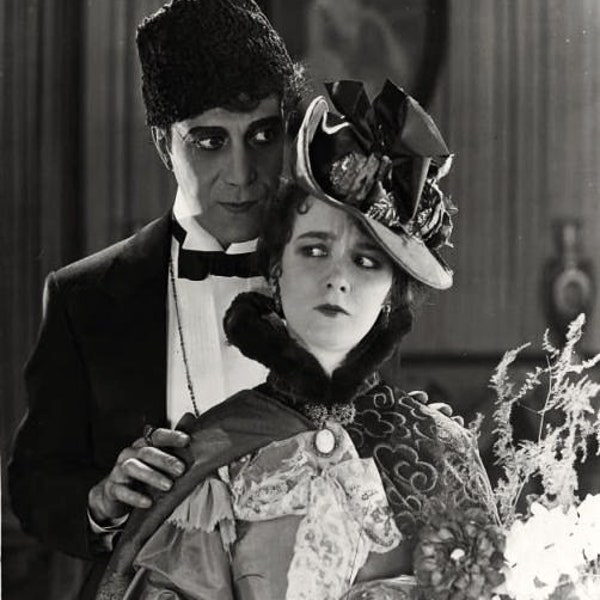 Aurthur Edmund Carewe & Mary Philbin in Classic Iconic Silent Horror Film The Phantom of The Opera Movie Poster Picture Photo Print