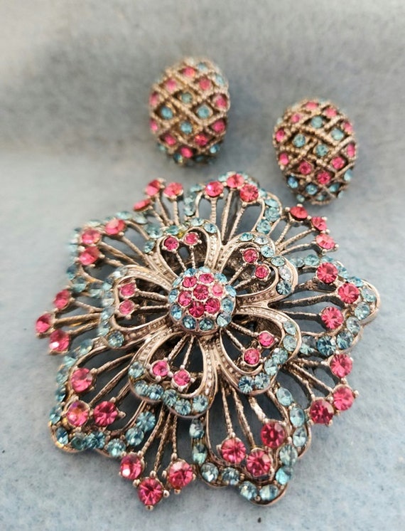 Stunning Demiparure Brooch with matching earrings.