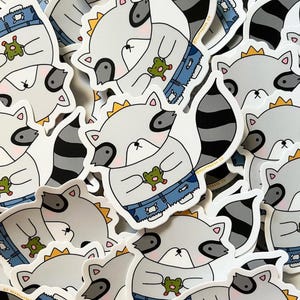 Sticker vuilnispanda en kikker | Leuke waterdichte vinylsticker voor waterflessen, telefoonhoesjes, planners, laptops | Wasbeer | Grappig