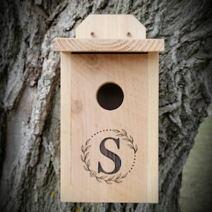 Birdhouse / Cedar / Personalized / Engraved