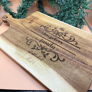 tabla de cortar personalizada, tabla de cortar con monograma, regalo de boda, regalo de inauguración de la casa, regalos personalizados