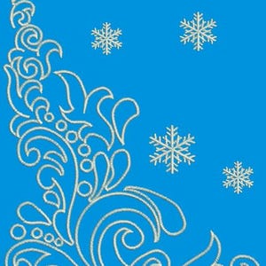 Może przedstawiać: Niebieskie tło z białym, ozdobnym wzorem kwiatowym w rogu i kilkoma białymi płatkami śniegu rozrzuconymi na górze. Projekt ma wirujący, szczegółowy wzór, sugerujący zimowy lub świąteczny motyw.