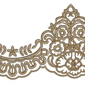 Puede incluir: Diseño de bordado detallado en color dorado con motivos florales y de hojas. El diseño incluye un borde festoneado y una variedad de patrones arremolinados, creando una estética ornamentada y elegante. El bordado está sobre un fondo blanco.