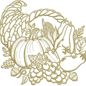 Puede incluir: Un diseño de bordado de contorno dorado de una cornucopia rebosante de artículos de la cosecha de otoño, que incluyen una calabaza, calabazas, uvas y maíz.