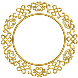 Może przedstawiać: Złota, ozdobna, okrągła ramka z misternymi zawijasami i geometrycznymi kształtami. Projekt zawiera centralne otwarte koło, otoczone szczegółową obwódką, odpowiednią do haftu lub projektów graficznych.