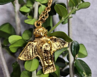 Gold bird vintage necklace | Bird charm | Pendant