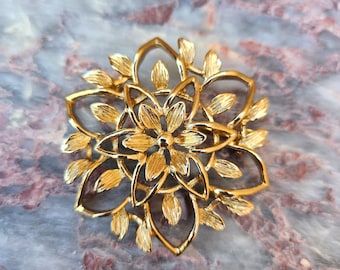 Vintage Sarah Coventry brooch |  flower | Pin | Textured