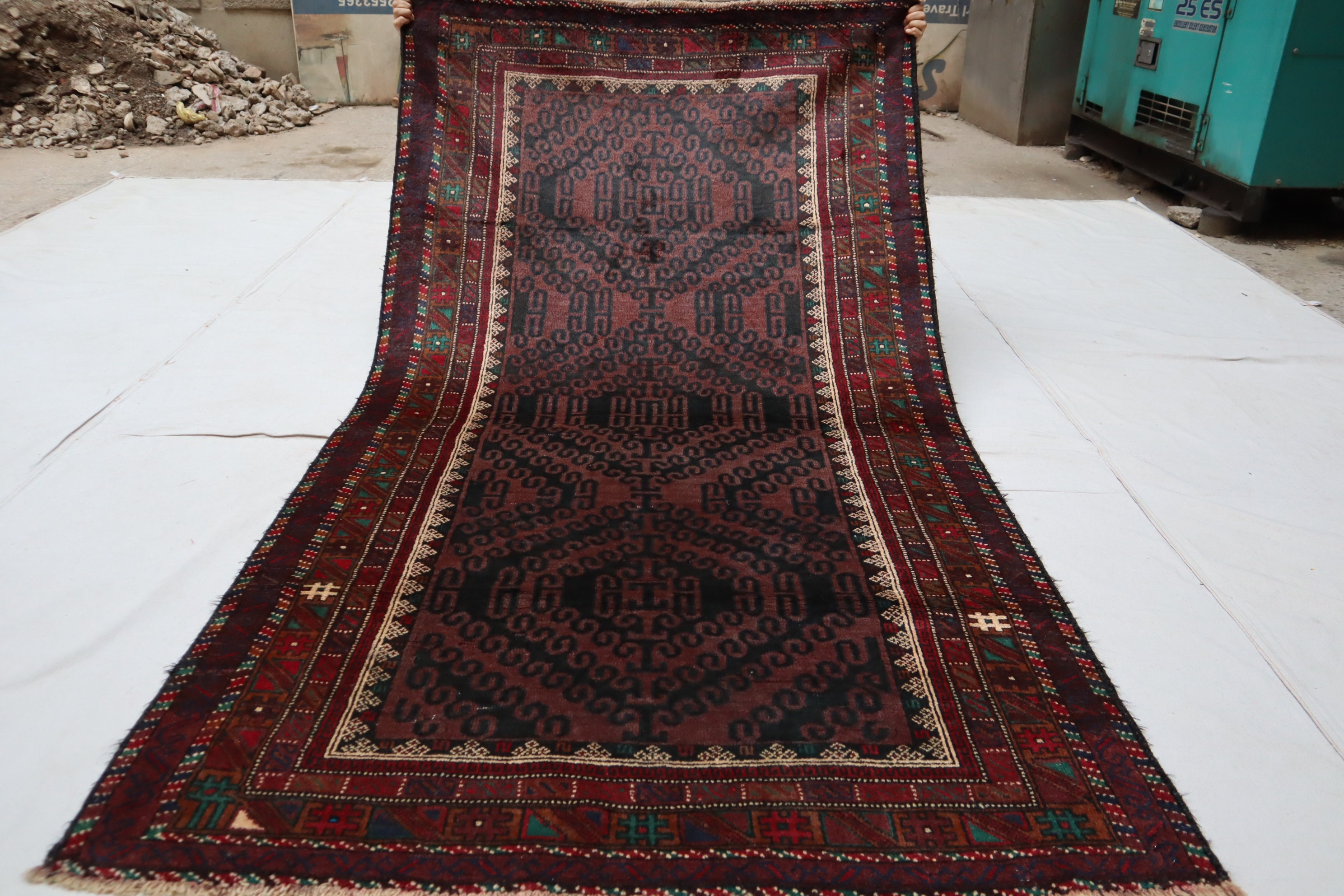 4x7'4フィートのヴィンテージアフガンバルーチラグ - 幾何学的な