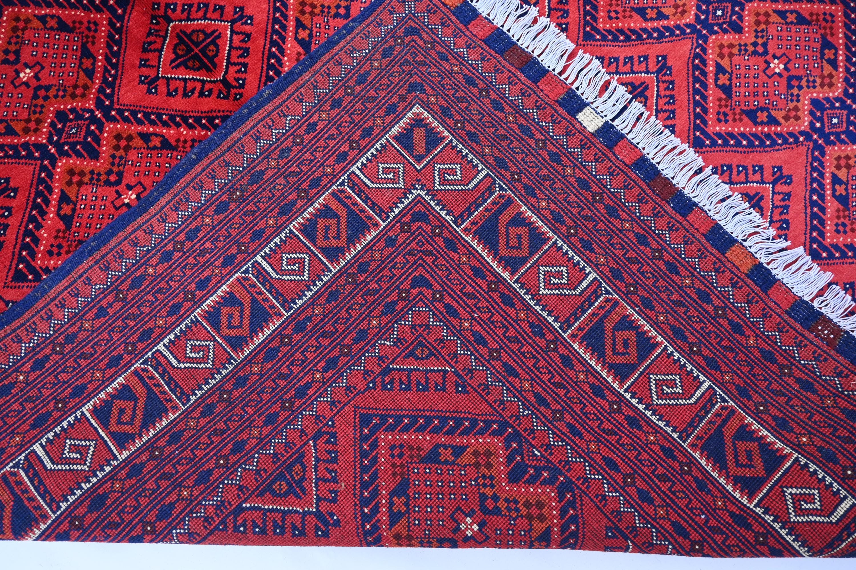 アフガニスタンデザインラグ アフガニスタン製のラグ ”OUTTA RUGS