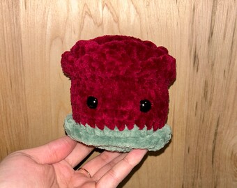 Crochet rose plush | crochet rose | rose | amigurumi | crochet Valentine’s Day | valentines | crochet love | crochet flowers | flowers |