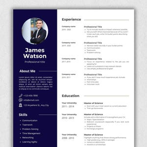 Op de afbeelding: Een blauw en wit cv-sjabloon. Het bevat een foto, contactgegevens, vaardigheden, ervaring en opleiding. De naam "James Watson" staat prominent. Het ontwerp is professioneel.