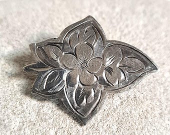 Antique Victorian Sterling Silver Engraved Ivy Leaf Brooch: Vintage Jewellery Pin