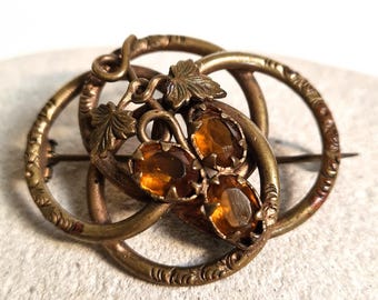 Antique Victorian Citrine Glass Lover's Knot Pinchbeck Brooch: Late 19th Century Costume Jewellery Pin