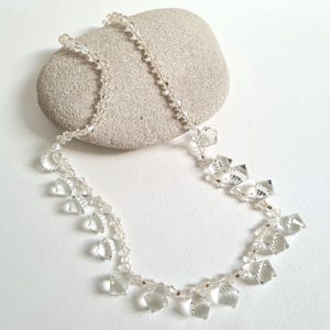 Collar vintage de cuentas bicono de cristal: joyería colgante de mediados de siglo