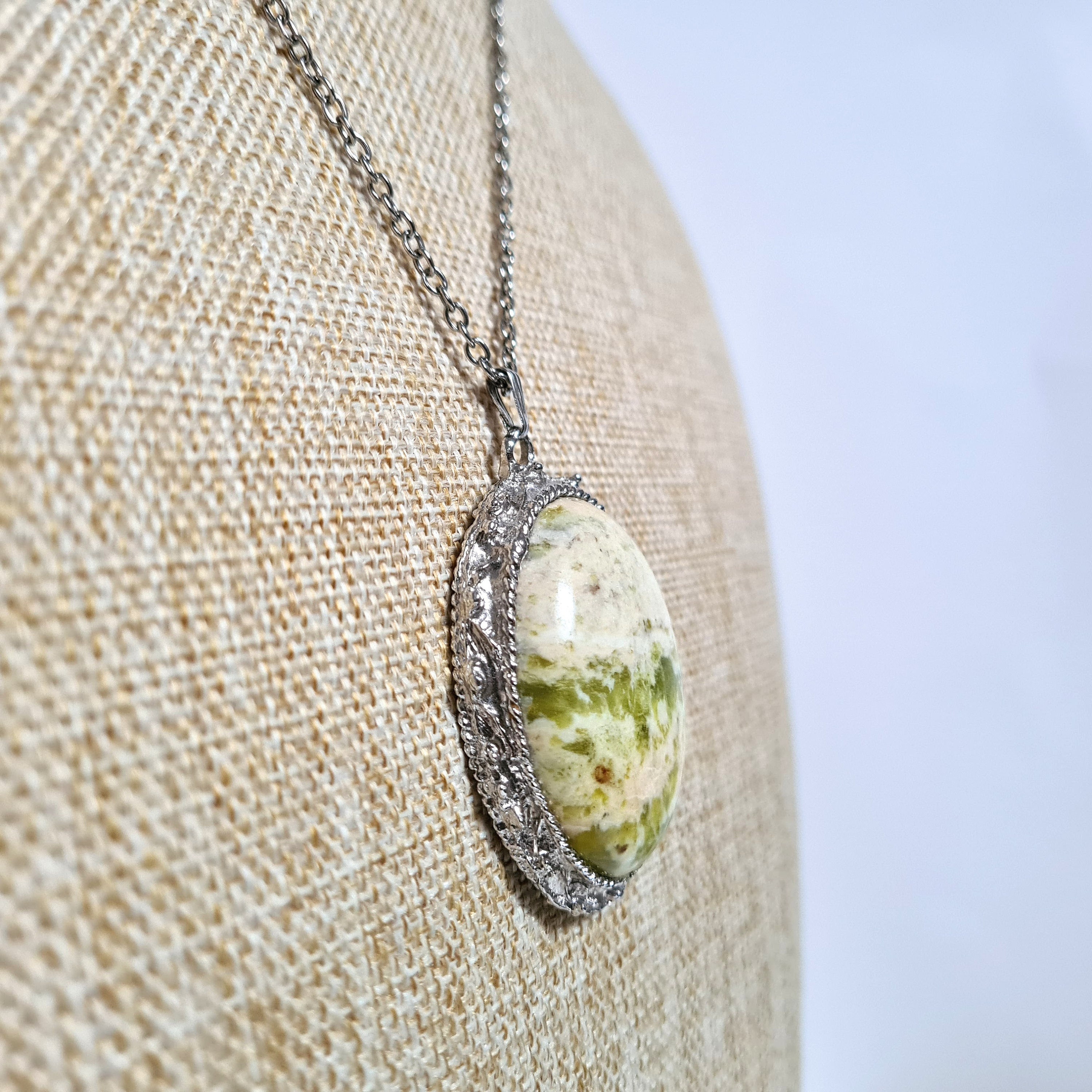 Vintage Hollywood Silver Tone Oval Serpentine Cabochon