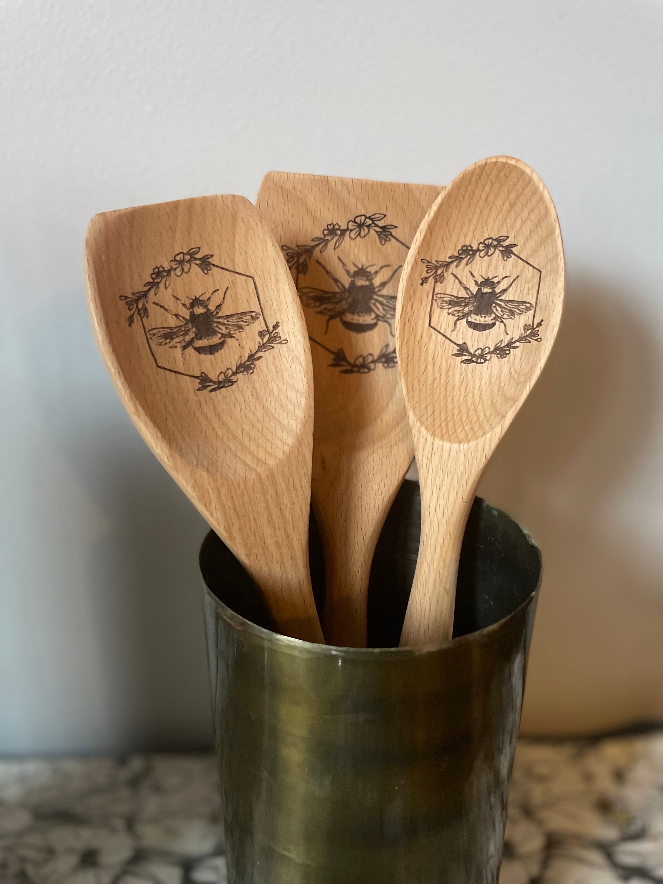 Kitchen Decor and Supplies Bee Wooden Spoons Spatula Set Bee Themed Cooking  Utensils Non Stick Carve Spoons Burned Cookware Kitchen Gadget Kit