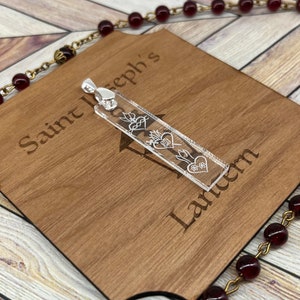 Ciondolo acrilico con tre cuori della Sacra Famiglia, gioielli cattolici per donne, regalo di conferma per ragazze