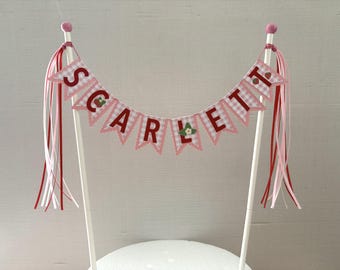 Décoration de gâteau personnalisée sur le thème des baies, style guirlande | Décoration de gâteau rose à carreaux et rouge