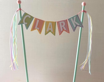 Personalized cake topper bunting-style in pastel shades | Macaron birthday parties | Pastel cake topper
