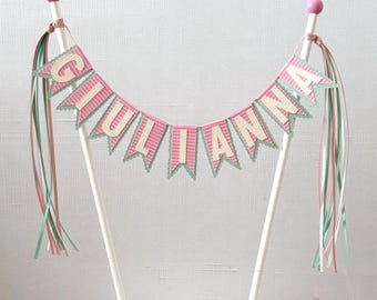 Décoration pour gâteau personnalisée extra-fine pour prénoms longs : vert sauge, rose poudré et beige crème