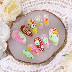 Smiski Inspired Press On Nagels, Schattige Kat Nail Art, Roze Rode Groene Kawaii Nagels, 3D Cartoon Nagels, Speels Handgemaakt Set