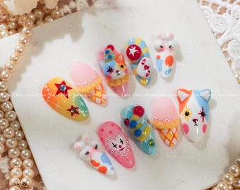 Uñas postizas estilo circo kawaii, diseño de payaso arlequín, uñas de oso 3D coloridas, uñas pastel para carnaval, uñas bonitas para festivales y fiestas.