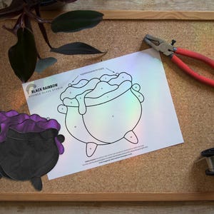 modello di calderone, vetrate di Halloween, pozione della strega Tiffany, download digitale spettrale, modello di licenza Hobby