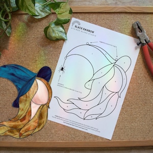 Patrón de bruja lunar, vitral hexagonal de Halloween, Tiffany de bruja, atrapasol de bola de cristal, descarga digital de luna, patrón con licencia de pasatiempo