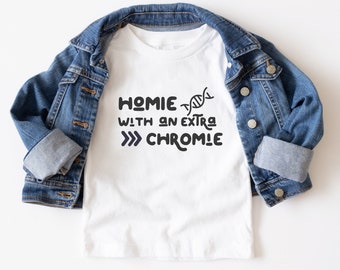 Homie con una camiseta Extra Chromie, camiseta con síndrome de Down para niños pequeños, camiseta con síndrome de Down para bebés, camiseta con síndrome de Down para niños, trisomía 21