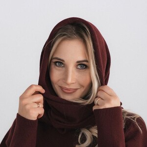 Cachecol triangular de lã merino tricotada na cor bordô: Lenço de cabeça feminino estilo Baktus