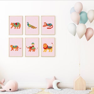 Set of 6 Colorful Wild Animals Digital Prints for Children&#39;s Rooms | Pink Textured Background | Wildlife Theme Art | Fichas de Animales