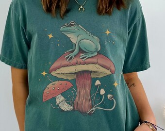 Frog Cottagecore Shirt Cottagecore Froggy T-Shirt Goblincore Tee Aesthetic Mushroom Tshirt Oversized Frog Lover Gift Cute Toad Shirts Grunge